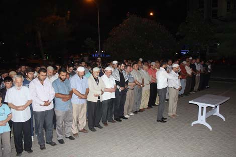 agd-carsamba-subesi-misirda-yasanan-gelismeleri-protesto-etti-(1).jpg