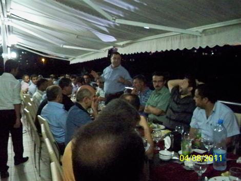 ak-parti-iftarda-bulustu.jpg