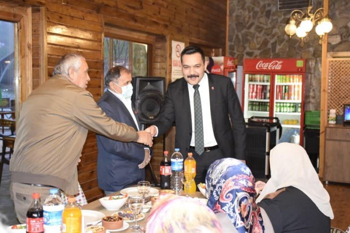 ayvacikta-sehit-ve-gazi-ve-ailelerine-iftar-(1).jpg