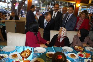 bakan-kilic,-sehit-yakinlari-ile-iftar-yapti.jpg