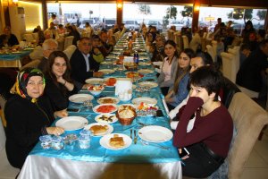 bakan-kilic,-sehit-yakinlari-ile-iftar-yapti2.jpg