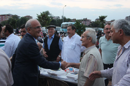 buyuksehir-belediyesi’nden-carsamba’da-‘kardeslik-iftari’--(2).jpg