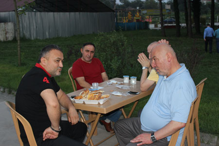 carsambaspor-taraftari-iftarda-bulustu-(2).jpg