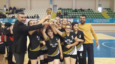 genc-kiz-voleybol-kupa-bulutoglu’nun-(2).jpg