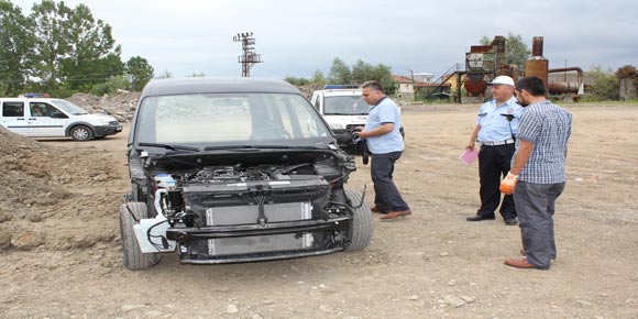 hacizli-arac-sadece-motoru-ve-govdesiyle-bulundu-(2).jpg