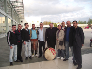 hemserileri-galip-ozturk’un-tahliyesini-boyle-kutladi-(3).jpg