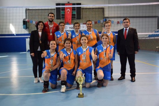 ilkumut-voleybol-takimi-turkiye-sampiyonu--(1).jpg