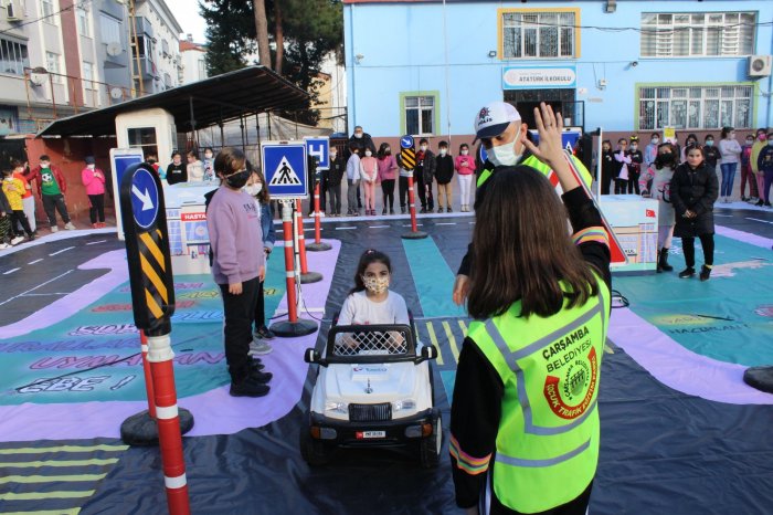 miniklere-trafik-egitimi-verildi-(5).jpg