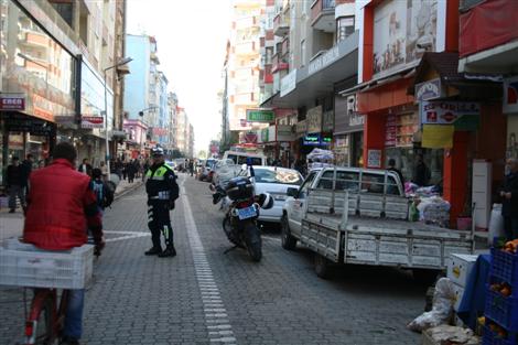 motosikletli-trafik-polis-dikkat-cekiyor-(2)-(custom).jpg