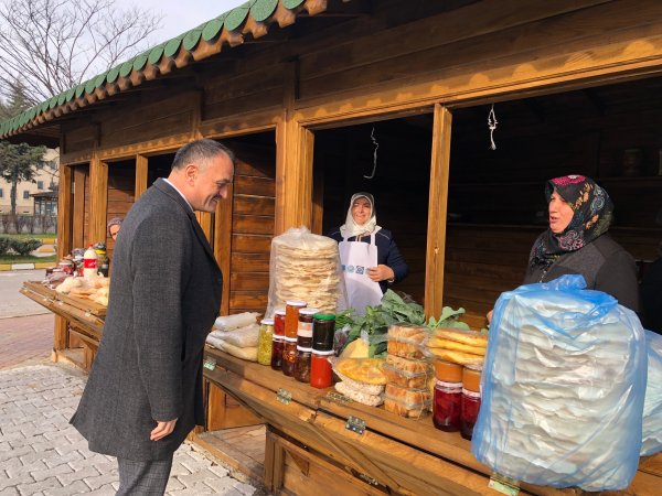 salipazari-belediye-baskani-akgul,-organik-ve-dogal-urunler-pazarini-gezdi-(2).jpg