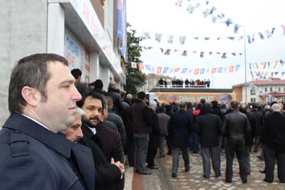 skm-acilisin-da-bir-garip-tablo!-(5).20140227120952.jpg