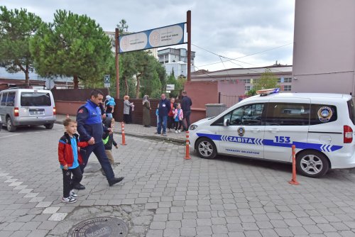 tekkekoy’de-zabita-okul-onlerinde,-cocuklar-guvende-(4).jpg