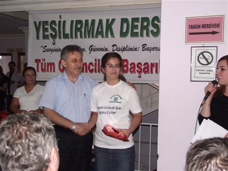 yesilirmak-dershanesi’nde-odul-toreni-(6)-(custom).jpg