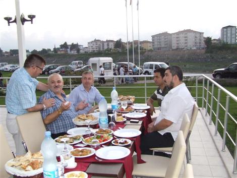 yilmaz’dan-iftar-programi…-(3)-(custom).jpg